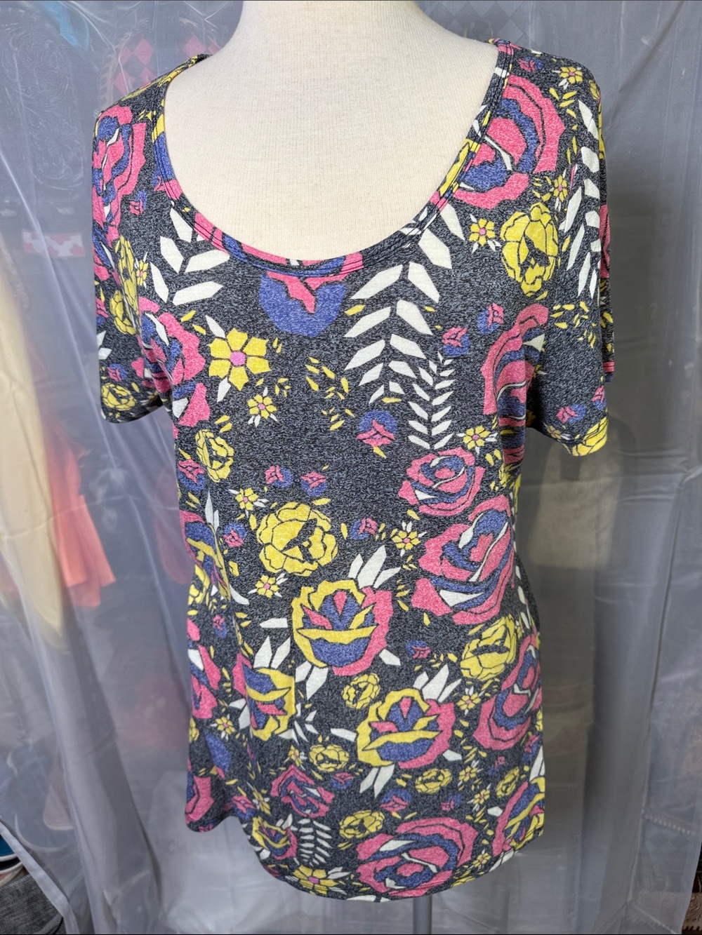 LuLaRoe Short Sleeve Scoop Neck Tee in Pink, Yellow & Blue Floral